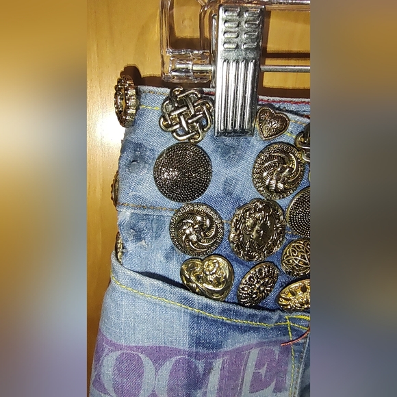 Von Dutch Originals Kustommade Jeans Womens w/Metal Accents Vogue Graffiti Sz 27 - Picture 9 of 16
